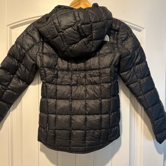 New Northface Girls Thermoball Hooded Jacket - Picture 2 of 3